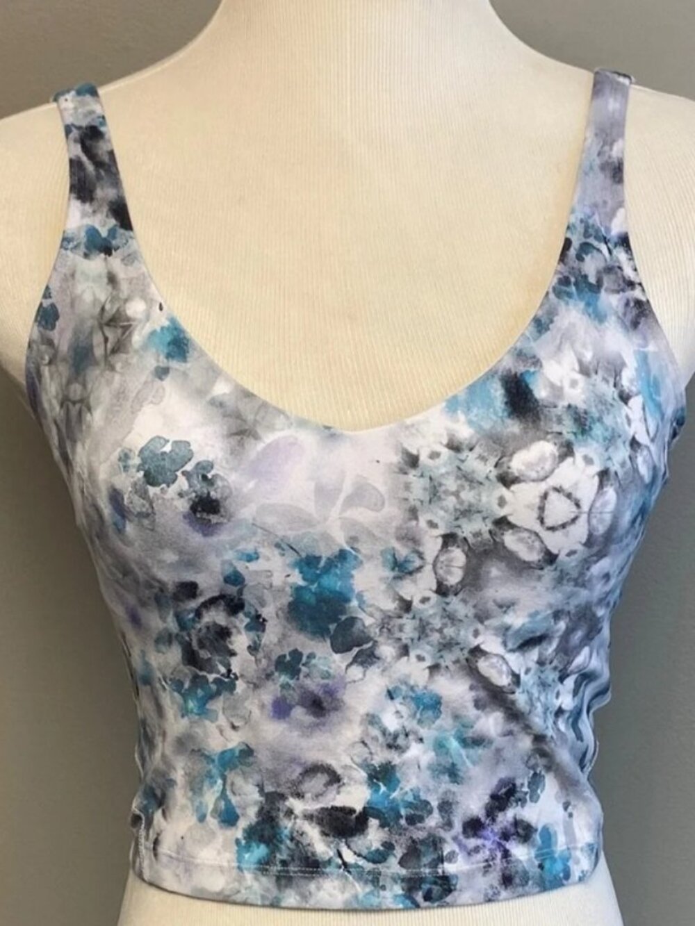Lululemon Athletica Blue and Gray Sleeveless Crop Top 8